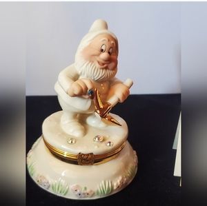 Lenox Treasures Happy ~ Snow White and the Seven Dwarfs